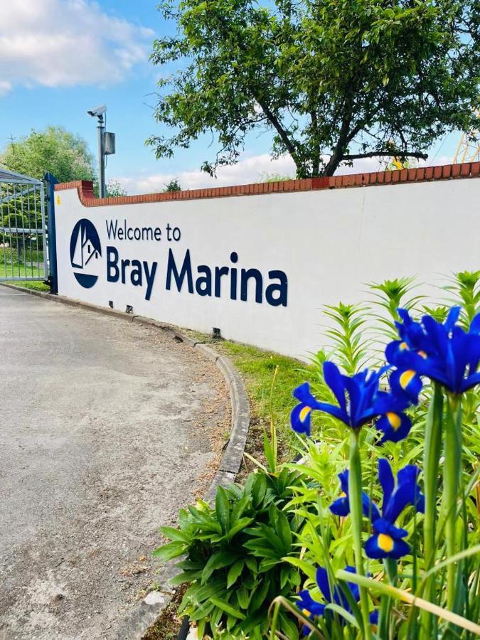 Buoyant Breaks Hotel Bray Exterior photo